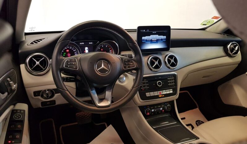 
								Mercedes GLA 180 full									